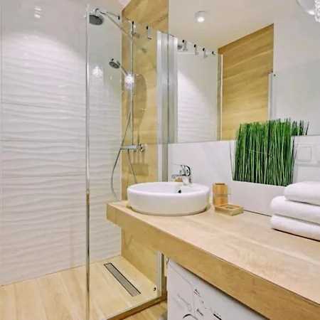 Srodmiescie Tartaczna 42 *